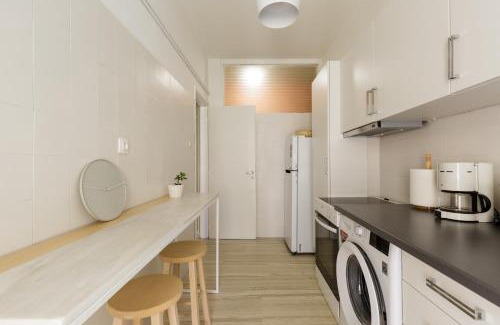 Kypseli Apartamento | elegant coral apartment