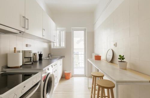 Kypseli Apartamento | elegant coral apartment