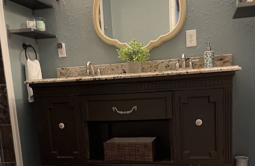 Riverside Heights Casa | Elegant cottage getaway