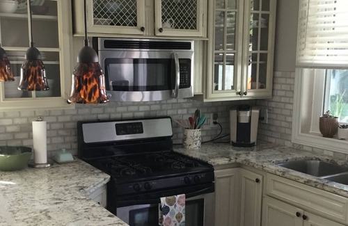 Riverside Heights Casa | Elegant cottage getaway