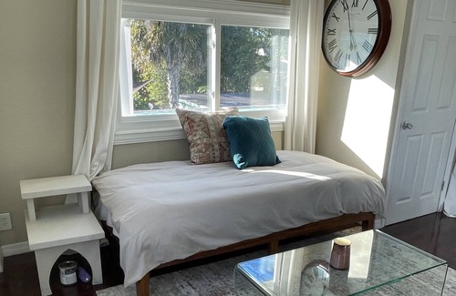 Riverside Heights Casa | Elegant cottage getaway