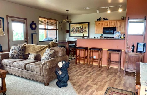 Show Low Apartamento | Elegant Cottage with Wonderful Views near FH Lake