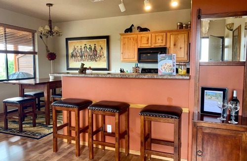 Show Low Apartamento | Elegant Cottage with Wonderful Views near FH Lake