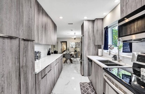 South Lake Casa | Elegant & Cozy Heated Pool/5 min to Beach/GameRoom