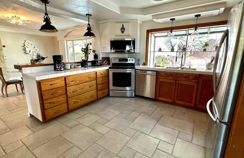 Kit Carson Casa | Elegant & Cozy Poolside Villa!
