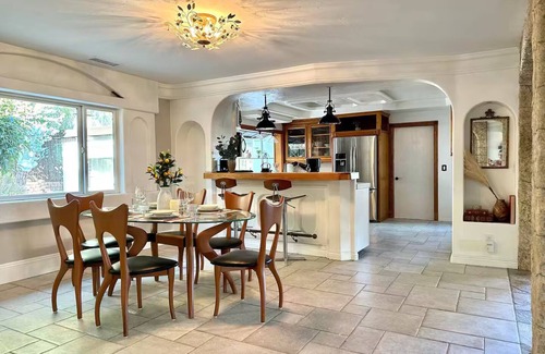 Kit Carson Casa | Elegant & Cozy Poolside Villa!