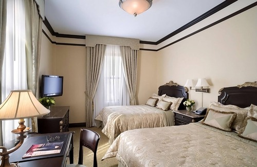 Central Park West Hotel | Elegant Decor & Practical Amenities! 2 Units Near to New-York Historical Society
