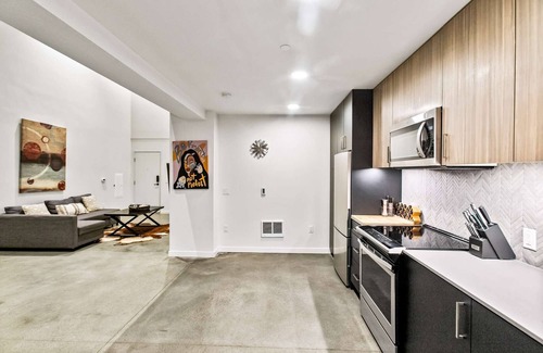 Downtown Apartamento | Elegant design meets optimal location amid the natural beauty of Downtown Redmond.