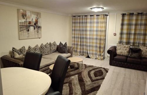 Luton Casa | Elegant Devon