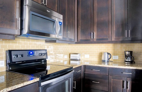North Burnet Apartamento | Elegant Domain 2BR w/ Gym, Pool & W/D, walk to Q2 Stadium, by Blueground