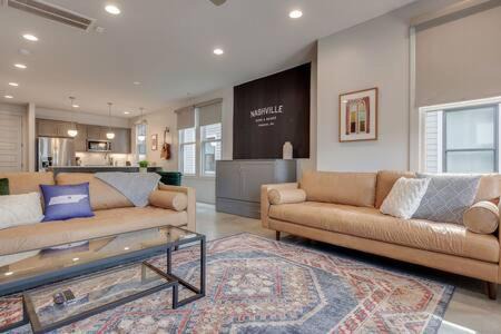 Greenwood Casa | Elegant East Nashville Townhouse Retreat