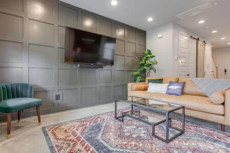 Greenwood Casa | Elegant East Nashville Townhouse Retreat