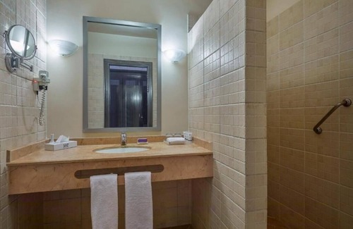 Dahab Hotel | Elegant Room just moments away from Dahab Beach | Swimming Pool & Hot Tub