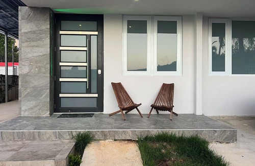 Frailes Casa | Elegant Entire House