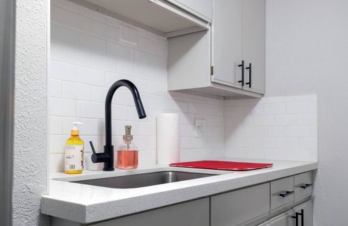 Central Hyde Park Apartamento | Elegant/Entire Unit/1 Bedroom