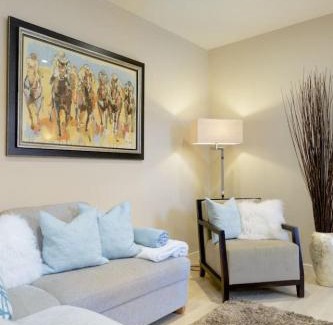 Epsom Apartamento | Elegant Epsom Flat in Period Building