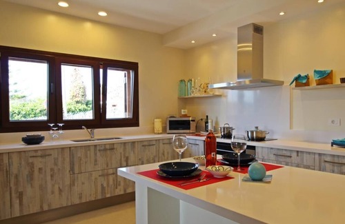 Punta Prima Villa | Villa elegante y espaciosa cerca del mar para 8 personas.