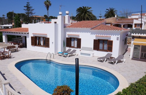 Punta Prima Villa | Villa elegante y espaciosa cerca del mar para 8 personas.