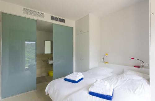 Sant Andreu de Llavaneres Casa | Elegant Villa by the Coast