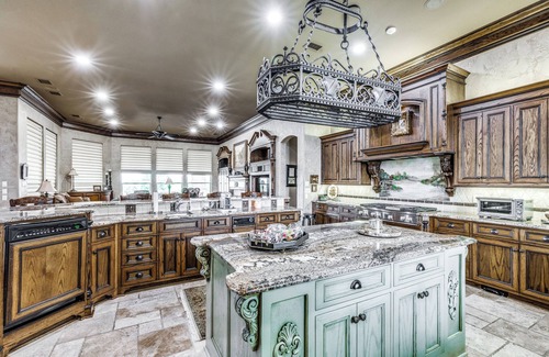 Forney Casa | Elegant Estate - Pool & Views