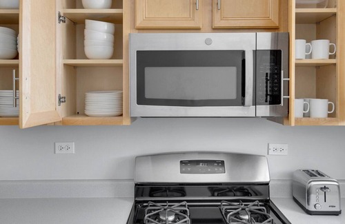Evanston Apartamento | Elegant Evanston 2BR, 1 mile from Northwestern campus, by Blueground