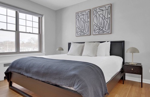 Evanston Apartamento | Elegant Evanston 2BR, 1 mile from Northwestern campus, by Blueground