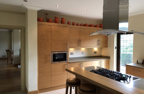 Stoke Poges Villa | Elegante casa familiar en un campo de golf.