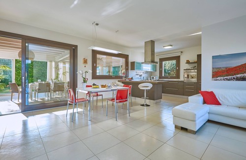 Marina di Ragusa Villa | Villa elegante cerca del mar, gran piscina privada, jardín, barbacoa, wi-fi gratis