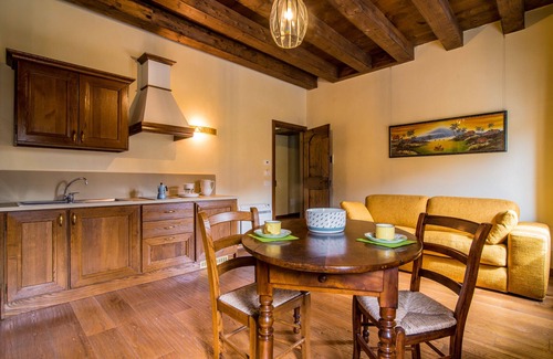 Teolo Otro | Elegant Farmhouse Apartment with Panoramic View