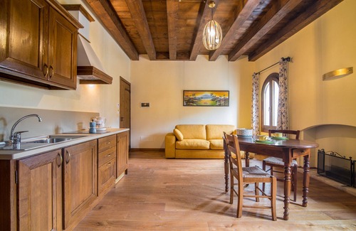 Teolo Otro | Elegant Farmhouse Apartment with Panoramic View