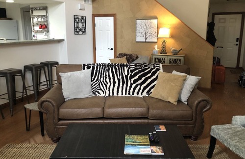 Woodlands Village Casa | Elegant Flagstaff Basecamp