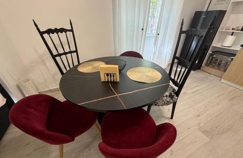 Attiki Apartamento | Elegant flat with garden an urban oasis in Athens