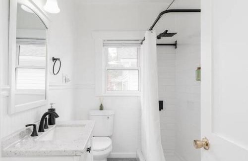 Forks Casa | Elegant Forest Retreat - Starlink, Coffee, BBQ