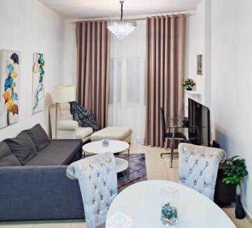 Dubai Apartamento | Elegant Fresh 1BR with Heated Pool, just steps from Mall, Restaurants & Fitness center