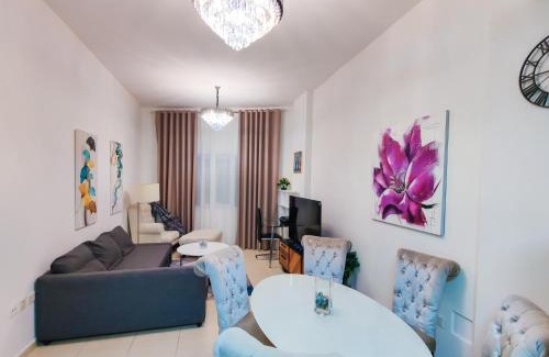 Dubai Apartamento | Elegant Fresh 1BR with Heated Pool, just steps from Mall, Restaurants & Fitness center