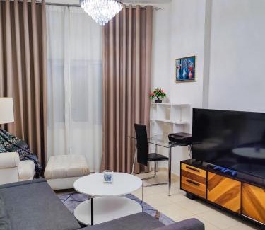 Dubai Apartamento | Elegant Fresh 1BR with Heated Pool, just steps from Mall, Restaurants & Fitness center
