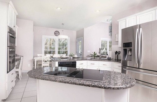 Charlotte Casa | Elegant Garden Escape |6BR w/Backyard-Fire Pit-BBQ