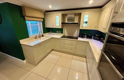 Royal Tunbridge Wells Casa | Elegant Retreat: Classic Style and Modern Comfort