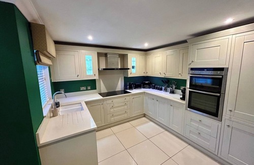 Royal Tunbridge Wells Casa | Elegant Retreat: Classic Style and Modern Comfort