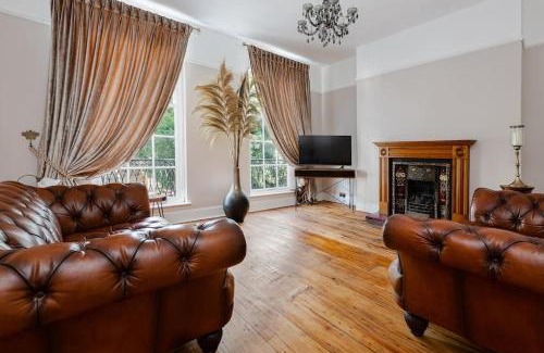 Chinatown Casa | Elegant Georgian Listed Townhouse