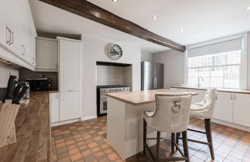 Chinatown Casa | Elegant Georgian Listed Townhouse