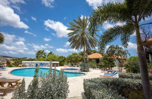 Pietermaai District Casa | Elegant Getaway for Couples & Friends at Blue Bay