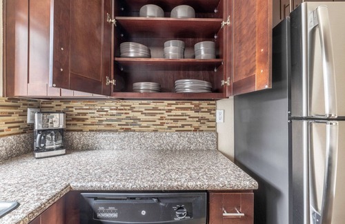 Downtown Apartamento | Elegant Glendale 1BR w/ Pool, Gym, walkable location, by Blueground
