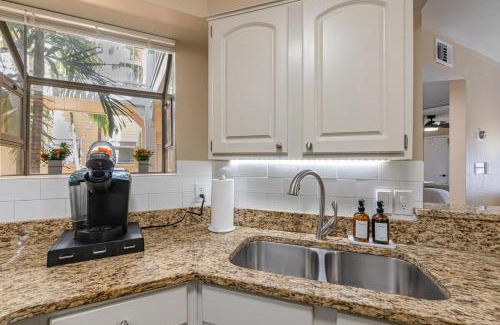 Ocean Side Village Apartamento | Elegant Ground Floor King Bed Condo - ME2