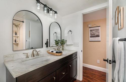 Ocean Side Village Apartamento | Elegant Ground Floor King Bed Condo - ME2