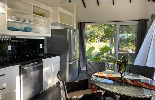 Antoneys Cay Casa | Elegant Guest house walking distance to beach, pool, snorkeling, kayak and more.