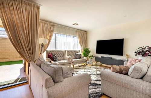 Coolbellup Casa | Elegant Hampton-Style Retreat , Tranquil Private Bedroom with Shared Bathroom