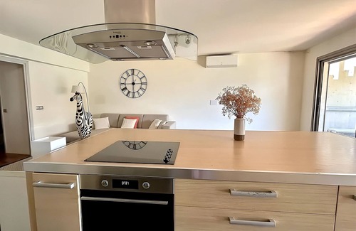 Mont Boron Apartamento | Elegant Haven of Peace | Garage | Terrace | Garden | Residential Pool |WiFi