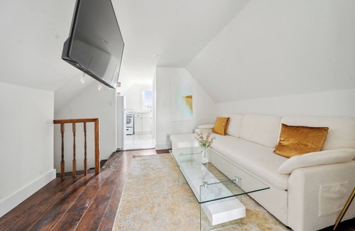 White Plains Casa | Elegant Hideaway Free Parking