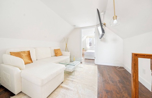 White Plains Casa | Elegant Hideaway Free Parking